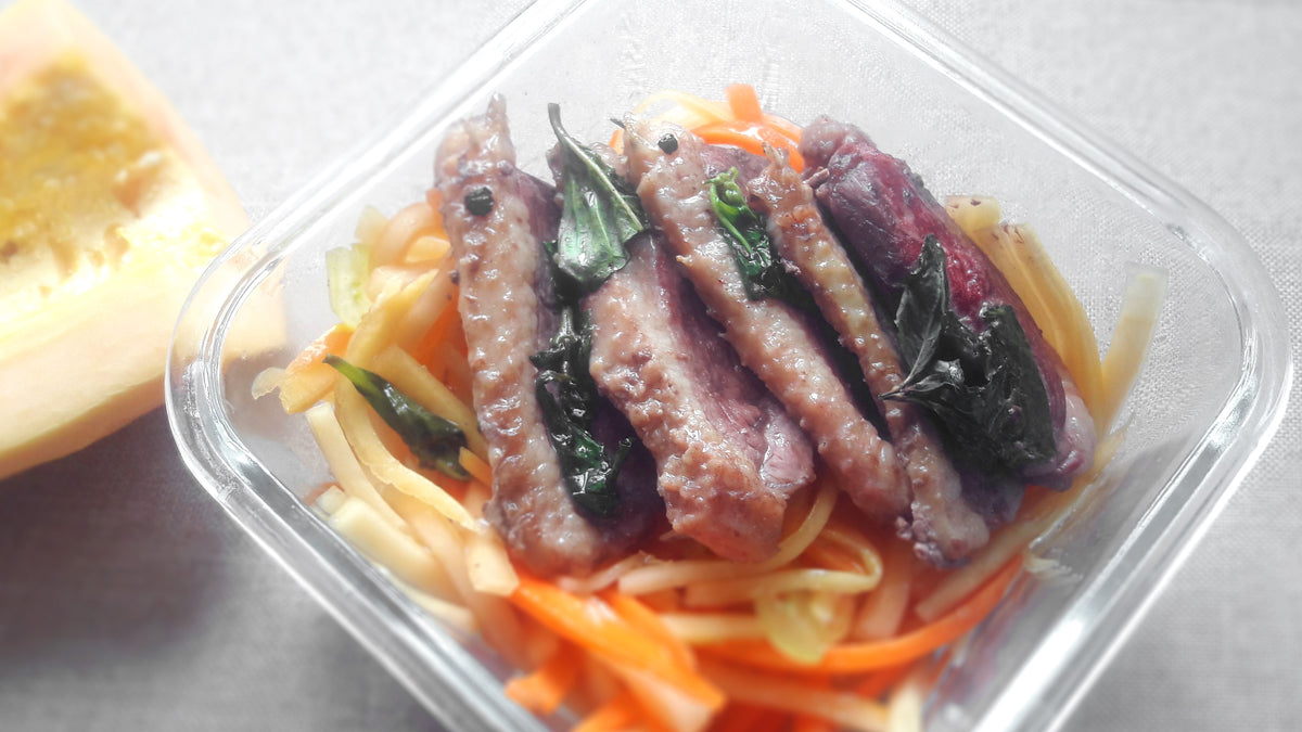 Magret de canard salade thaï papaye carotte