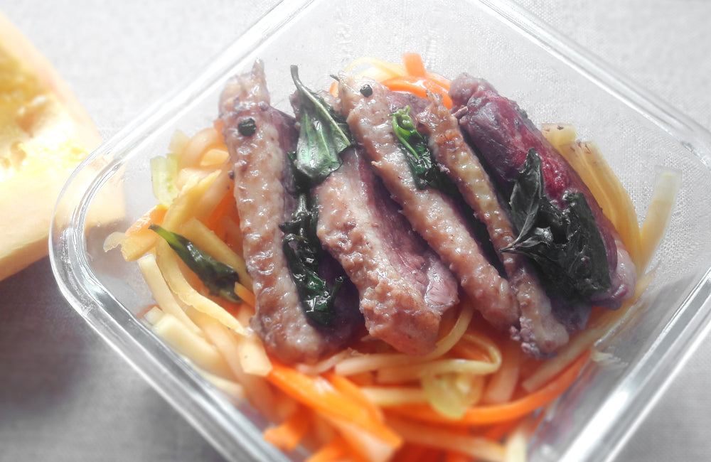 Magret de canard salade thaï papaye carotte