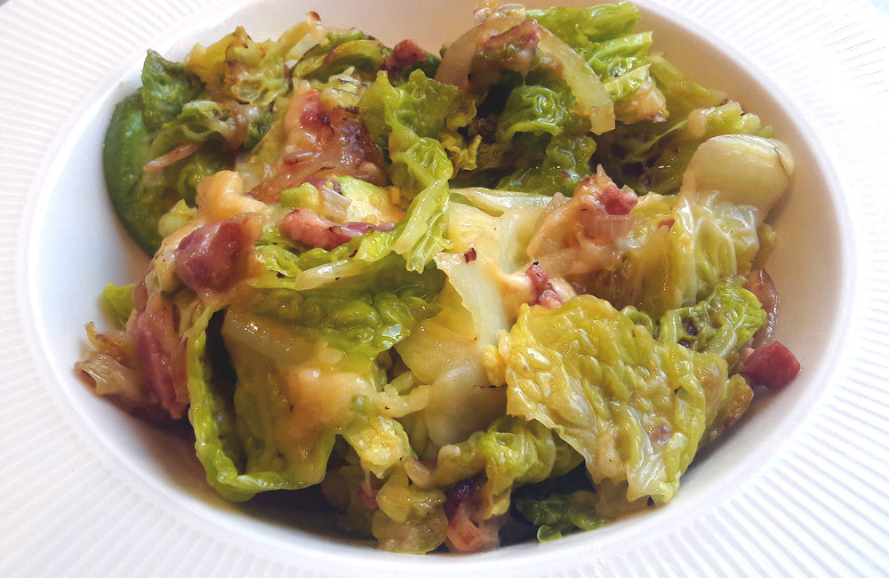 Poêlée chou oignon lardons avocat fromage